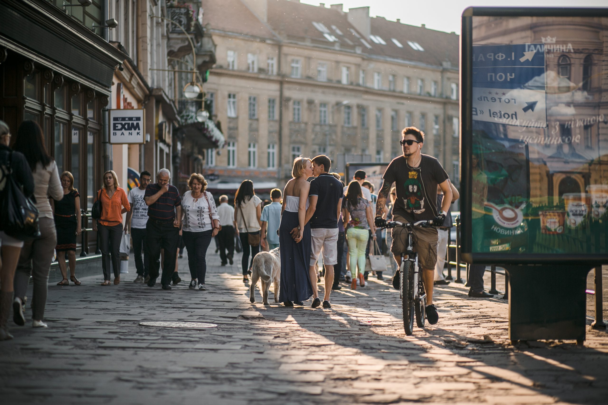 man-riding-his-bike-on-the-street